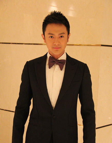 印小天艺术展现场跨界展露才华