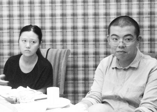 作家王朔之女与画家朱新建之子合照。　　曾琼 图