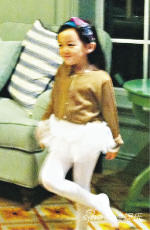 王菲非常牵挂7岁的女儿李嫣。