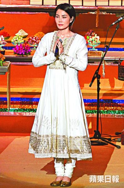 传离婚后的王菲现每早7时起床念经。