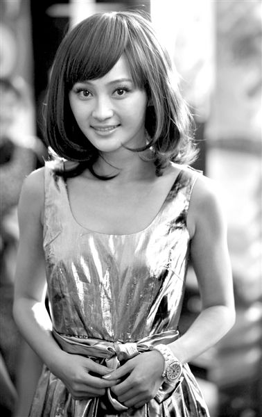 姚笛 内地女演员。曾参加“红楼梦中人”的选秀，成为《新版红楼梦》中王熙凤的扮演者。因出演家庭情感剧《裸婚时代》，人气飙升。