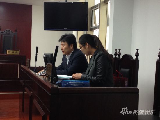 被告孙海峰及代理人出席审理