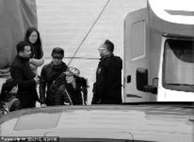 汪峰到电影《生死恋》片场探班章子怡 