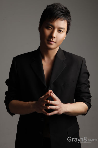 演员李桓改名卫仑 因钟爱国学文化(图)