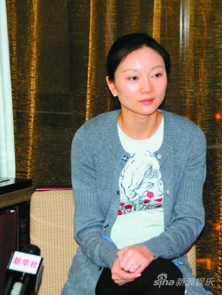张艺谋妻子陈婷接受新华社记者采访