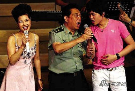 李某某一家三口（资料图）