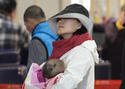 柴静美国生子引发舆论争议（资料图）