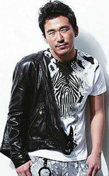 张默涉嫌容留他人吸毒 最高可判三年