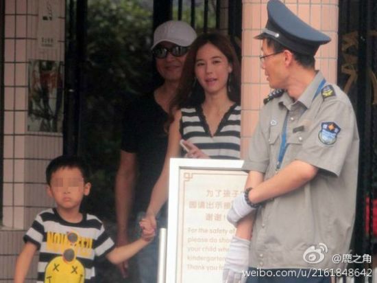 马景涛接儿子放学