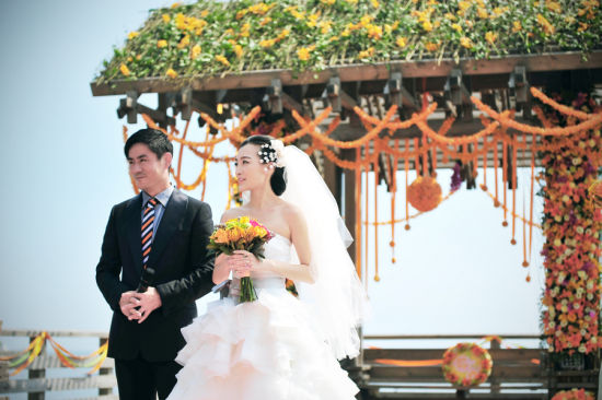 常铖曲双双烟台完婚