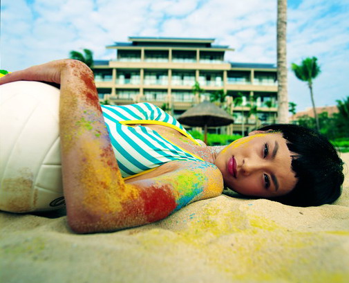 黄圣依写真色彩艳丽