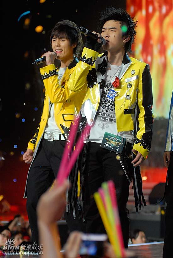 明星全接触 东方卫视07年《加油好男儿》专题 正文  新浪娱乐讯 6月16