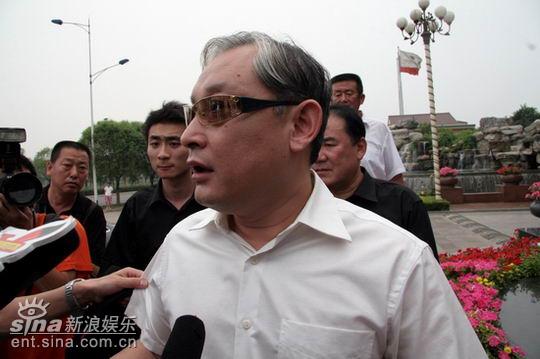 铁路文工团书记薛川接受采访要办好葬礼(组图)