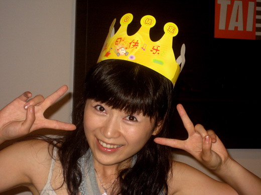 代乐乐生日影迷送惊喜 理智祝福最爱演技(组图)