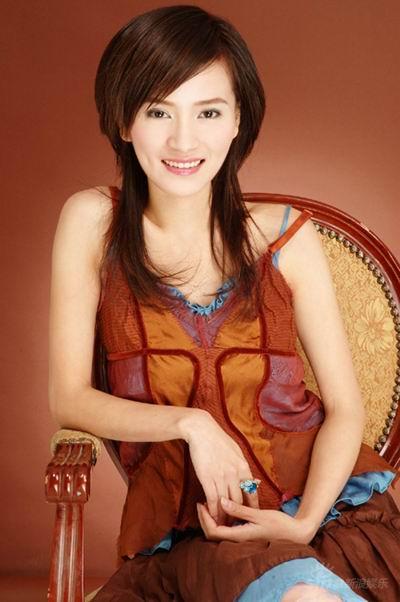 "演技派柔美小青衣"之称的孙镱菲 (blog) (原名:孙逸飞)自幼学习舞蹈