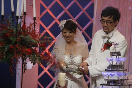 李佳璘上对花轿嫁对郎 结婚五年补办婚礼(组图)