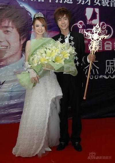 袁成杰戚薇参加男才女貌星光婚典组图
