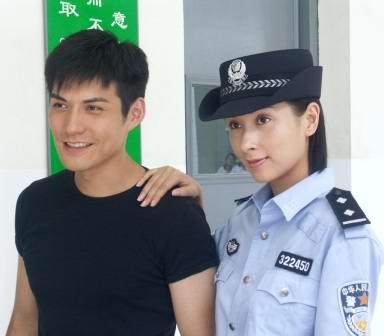 讯 日前,由严宽,杨恭如主演的缉毒电视剧《大案组》刚刚在靖江杀青