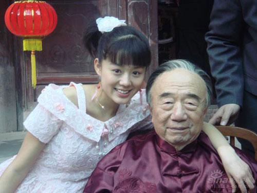 陈燕民带着剧中祖孙两代做客《明星》节目,著名表演艺术家李丁,肖驰