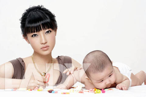 浓郁覆盆子妆容