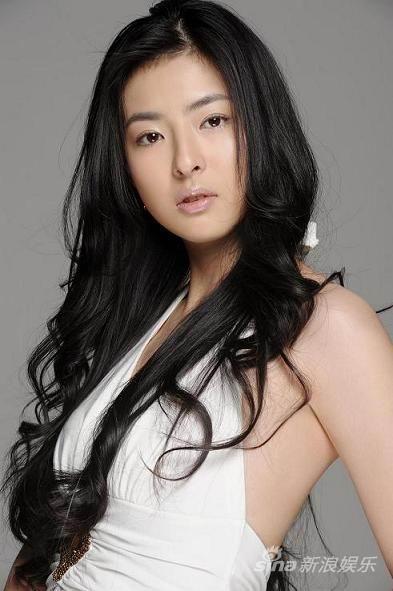 组图:杨紫彤纯白写真曝光 气质脱俗魅力不凡