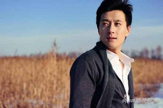 组图:夏凡写真展型男本色 新剧热播人气急升