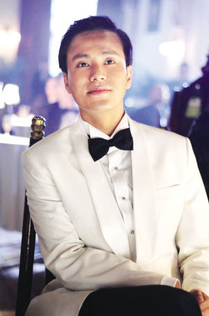 陈坤的青年钱学森扮相，额头高了很多