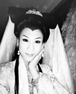 杨肖玉版白娘子造型比张磊造型更媚