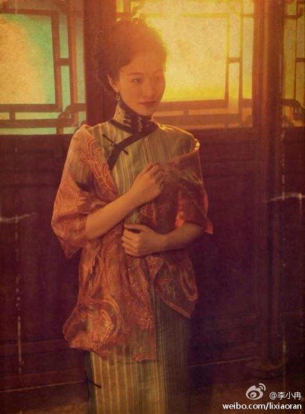 李小冉旗袍造型风情称“很痛苦”