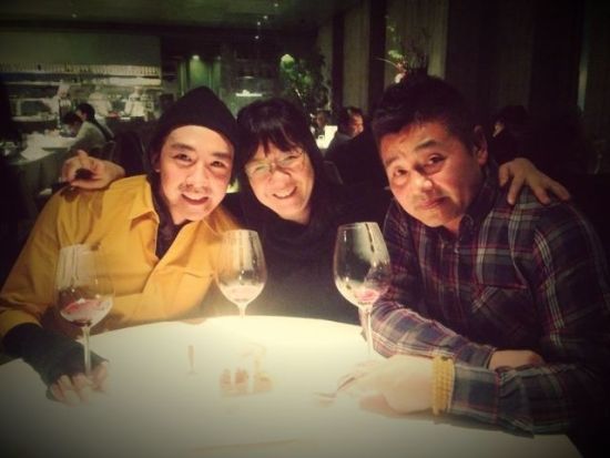 俞灏明晒全家福