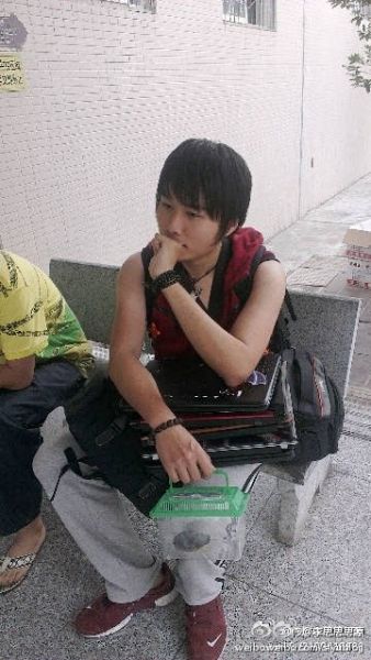 川师男生救出寝室全部财产：六台电脑三个单反和一只小乌龟