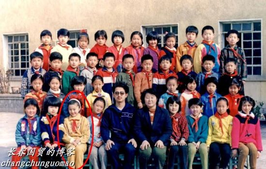 范冰冰小学毕业照（下排左三）