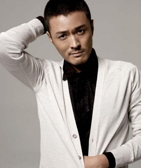 于小伟戴蜘蛛侠面具恶搞 吓坏粉丝(图)