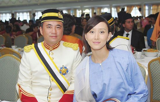 胡静与丈夫朱兆祥受封拿汀和拿督