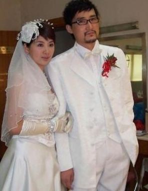 小李琳与前夫结婚照