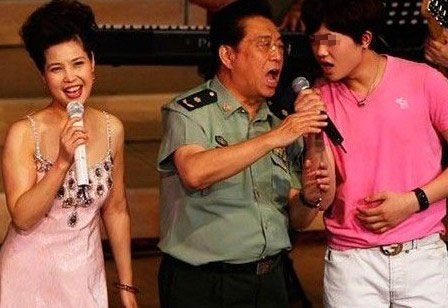 李双江一家三口