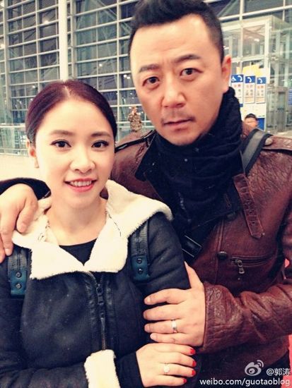 郭涛晒同爱妻合照
