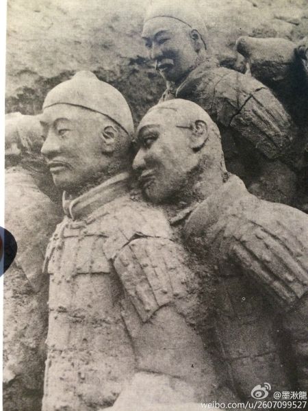 兵马俑惊显依偎状