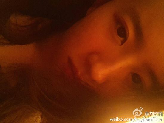 刘亦菲发横版自拍照