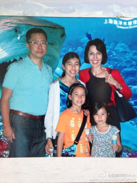 李阳和前妻与孩子们过父亲节