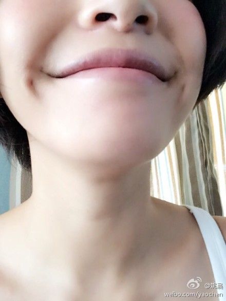 姚晨晒标志性大嘴