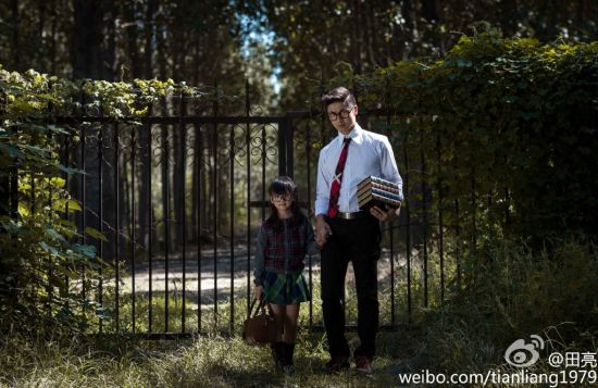 森碟和爸爸田亮戴上黑框眼镜变学术派