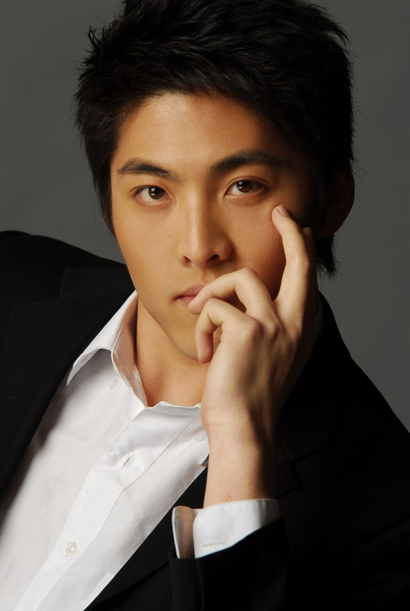 资料签约艺人李明洋组图