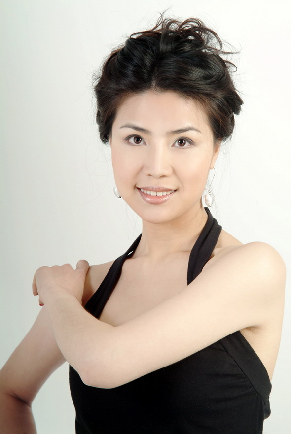 个人简历姓 名:王珊珊毕业院校:中央戏剧学院本科特长