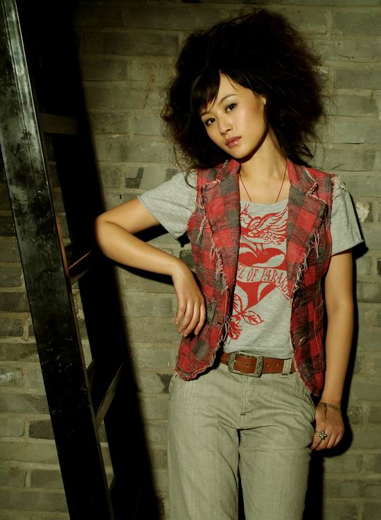 资料签约艺人谢紫彬组图