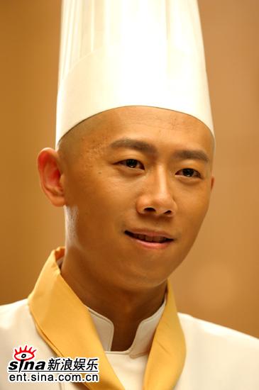 夏雨光头厨师造型