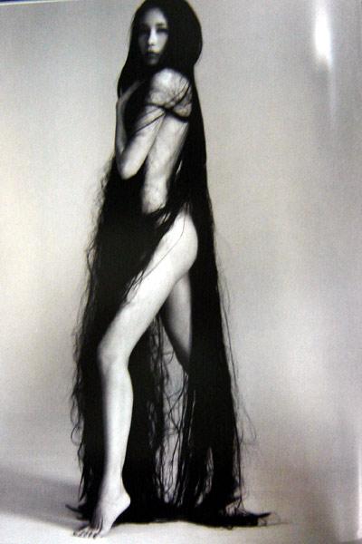 图为莫文蔚写真《文丞武蔚》