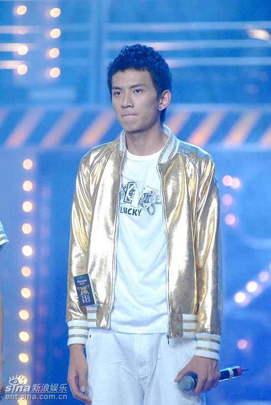 秦炎仕紧张抿嘴