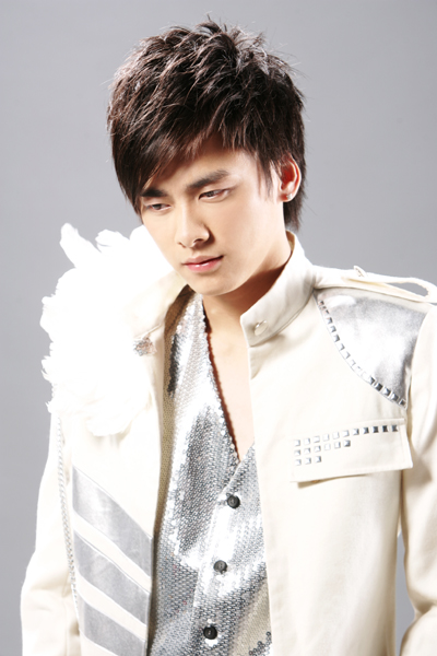 李易峰新浪娱乐讯 经过上周六惨烈的大逃杀一战,好男儿(blog)全国10强