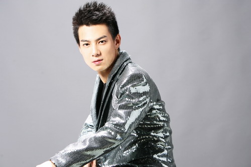 图文:好男10强新造型照--张殿菲